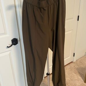 Banana Republic Performance Jogger - Size M; Dark Olive